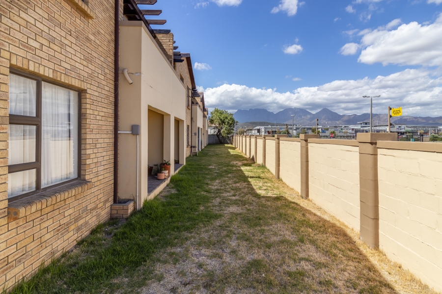 2 Bedroom Property for Sale in Guldenland Western Cape